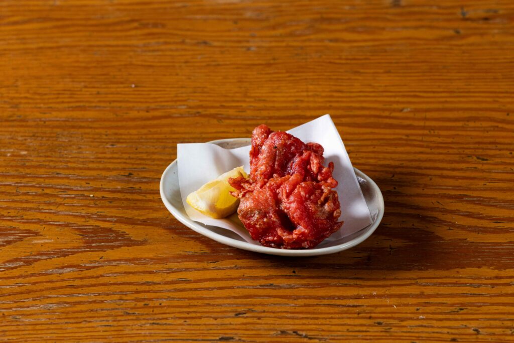 【新宿三丁目で生牡蠣食べるなら丸港水産新宿店】牡蠣、入荷してます。あなたは焼き牡蠣派？生牡蠣派？